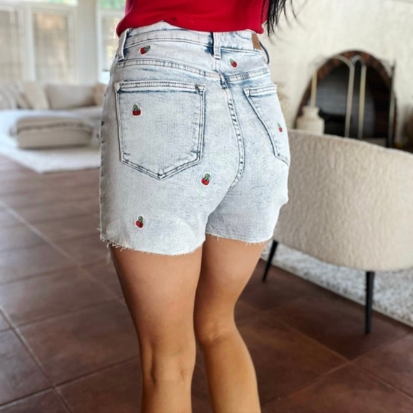 FLASH SALE ⚡️Judy Blue Cherry On Top Cutoff Shorts - Picture 2 of 9
